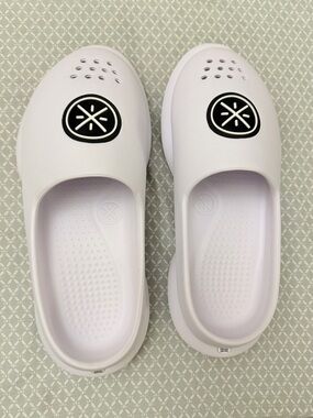LiNing Way of Wade Boom Sports Slides
Inside says size 8/9 pic attached 
New